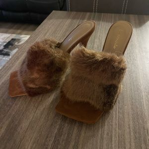 Beautiful size 11 high heel slipper with fur